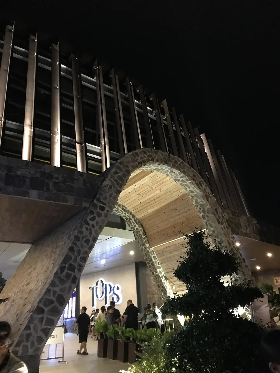 宿务市郊TOPS亲子与轮椅出行:接驳协助、台阶与休息设施的正文配图2