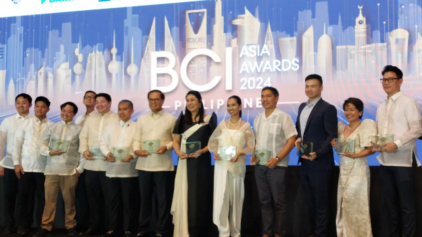 宿务TOPS The Circle的建筑:六角形铺装、石墙与回游楼梯的设计的正文配图2