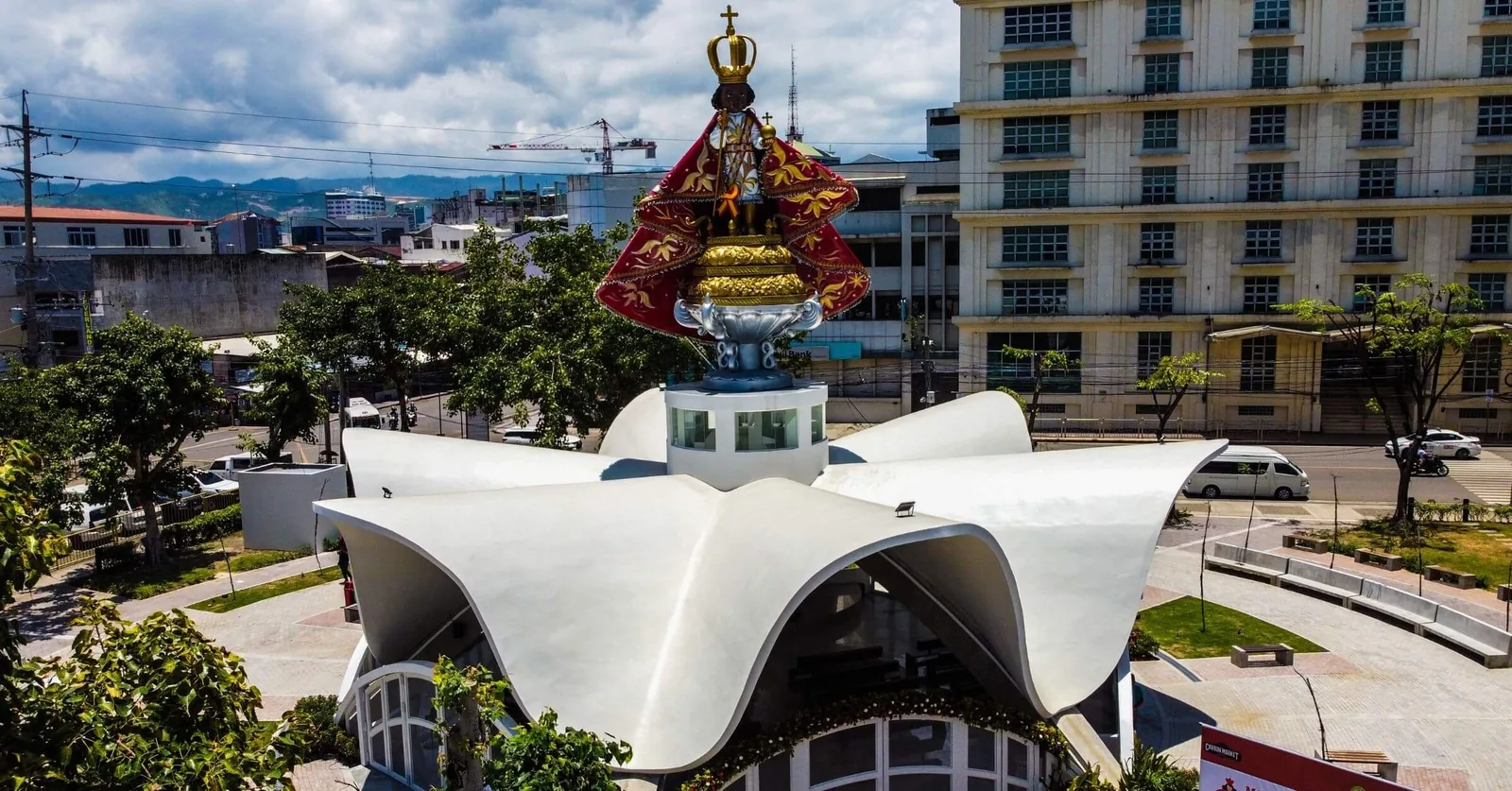 宿务Carbon的Senior Citizens’ Park与Santo Niño Chapel:礼拜堂与屋顶雕像的正文配图1