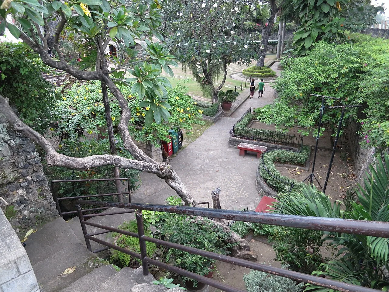宿务圣佩德罗堡与独立广场的步行条件:楼梯、台阶与休息地点的确认要点