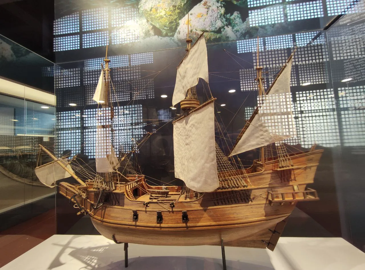 菲律宾国家博物馆宿务馆的海洋与贸易展览：实物船只、航海仪器复制品与渔业模型的正文配图3