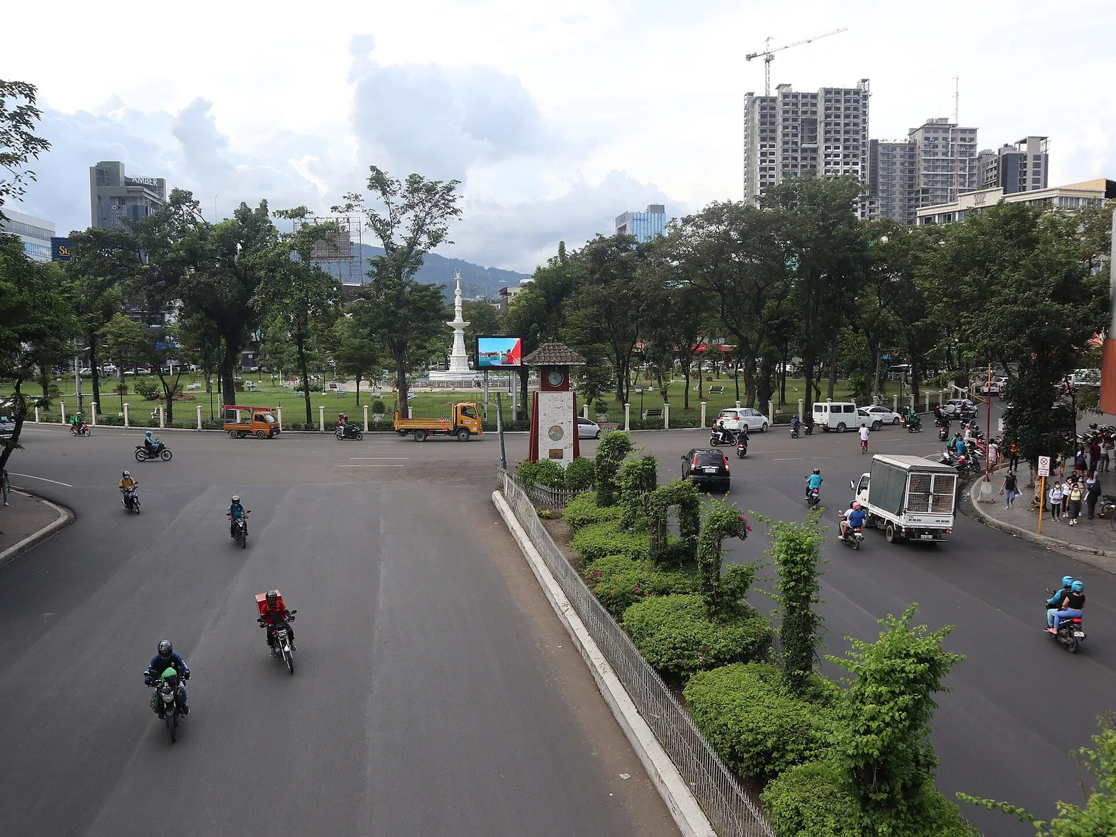 宿务Fuente Osmeña Circle：喷泉与自来水的历史及公园游览要点