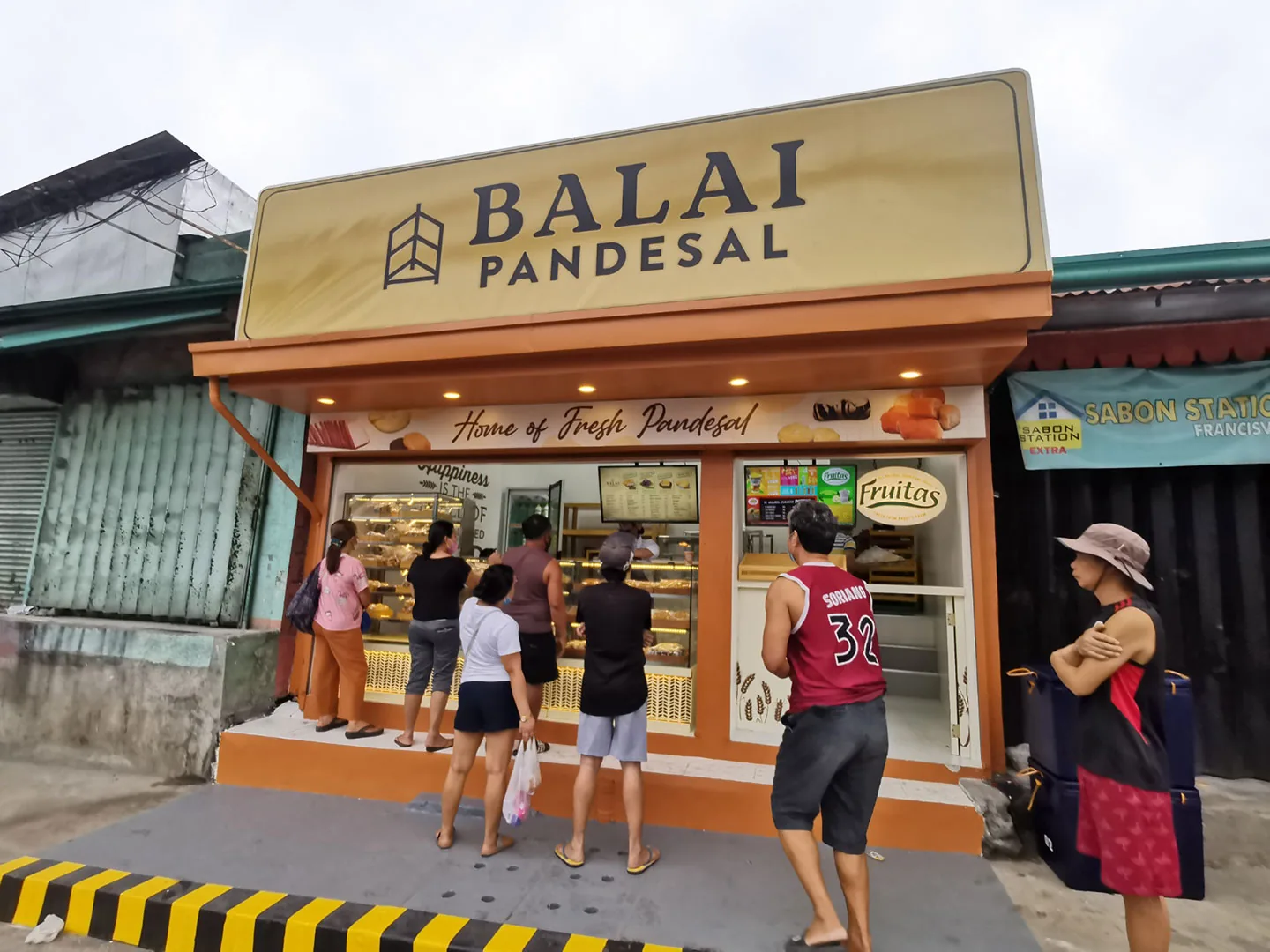 宿务街头的Pandesal面包店