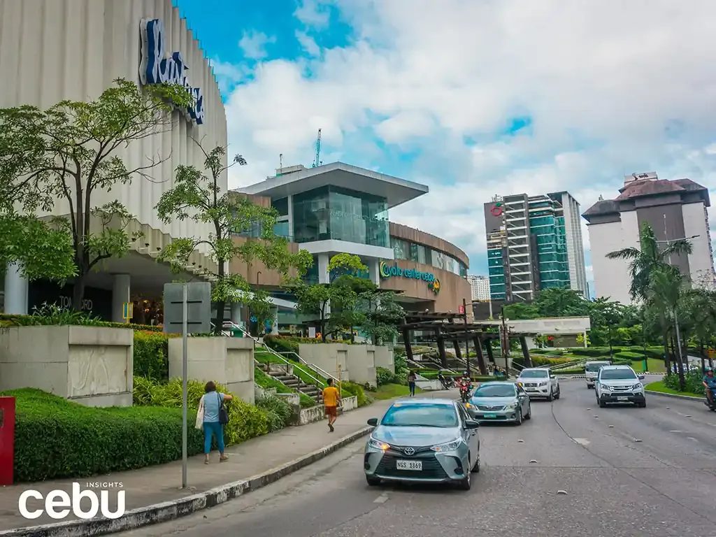 Ayala Center Cebu外观与停车区
