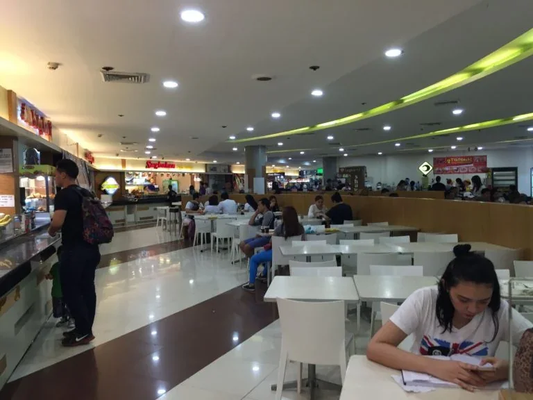 在宿务商店用英语点餐和购物