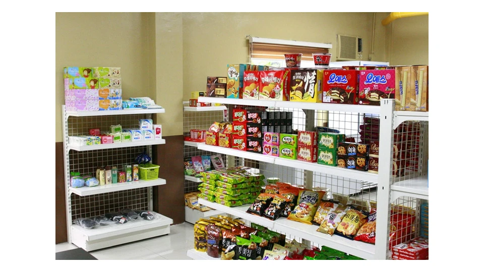CIEC校内食品与日用品货架