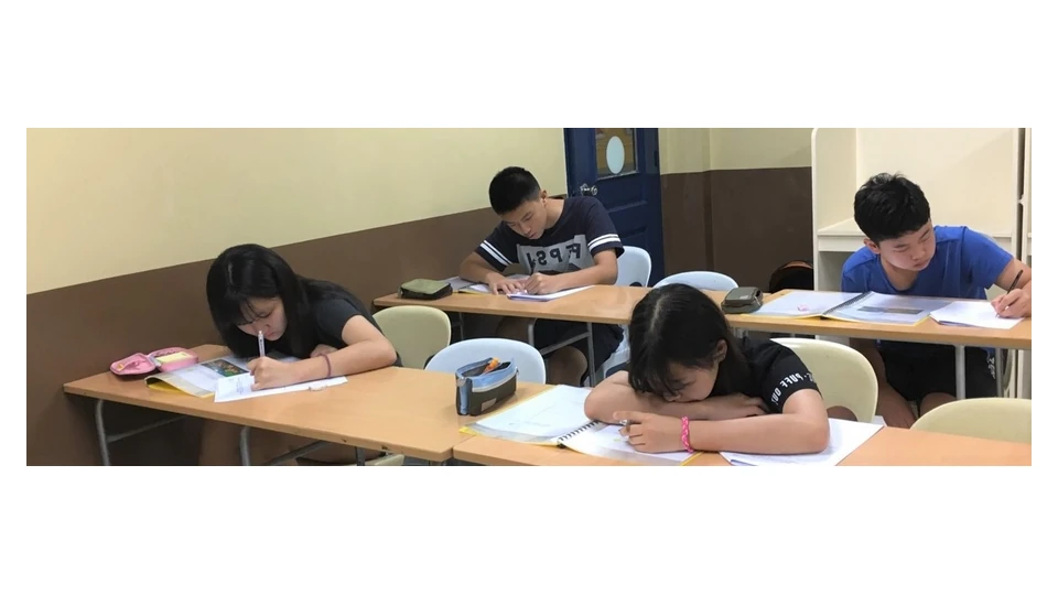 CIEC学生在课堂完成学习记录