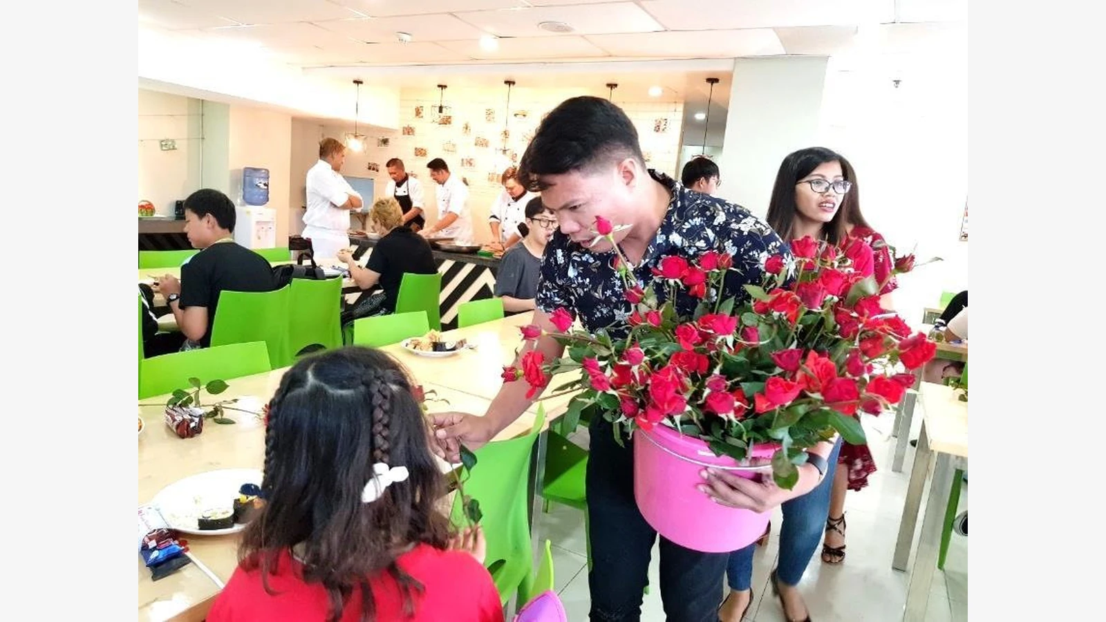 CELLA English Academy官方资料中的用餐区与校内餐饮活动