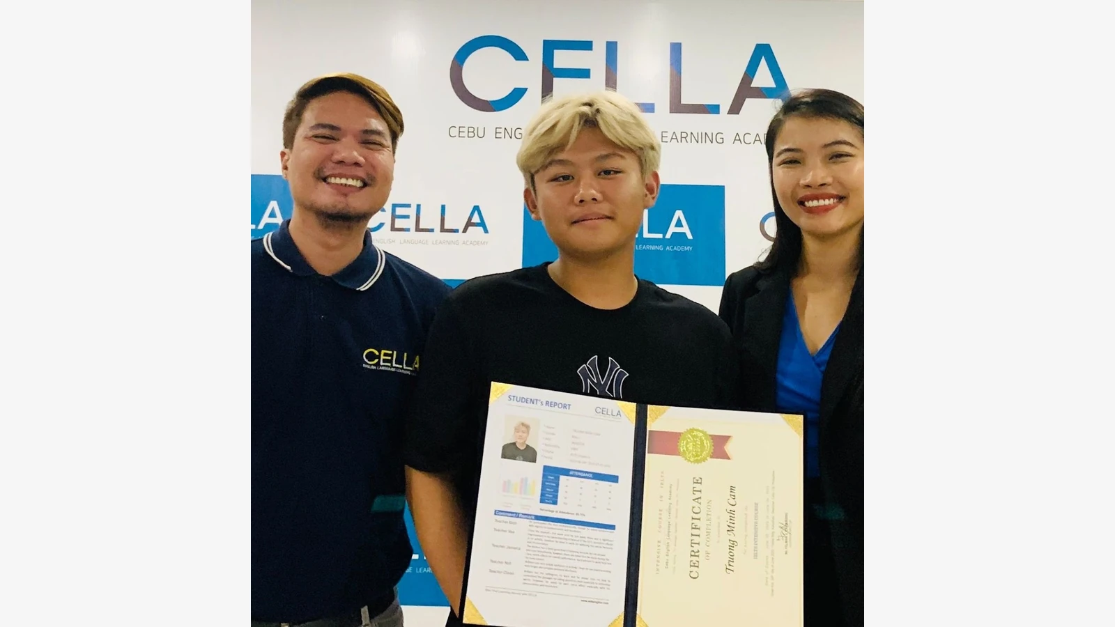 CELLA English Academy官方资料中的学生咨询或工作人员场景