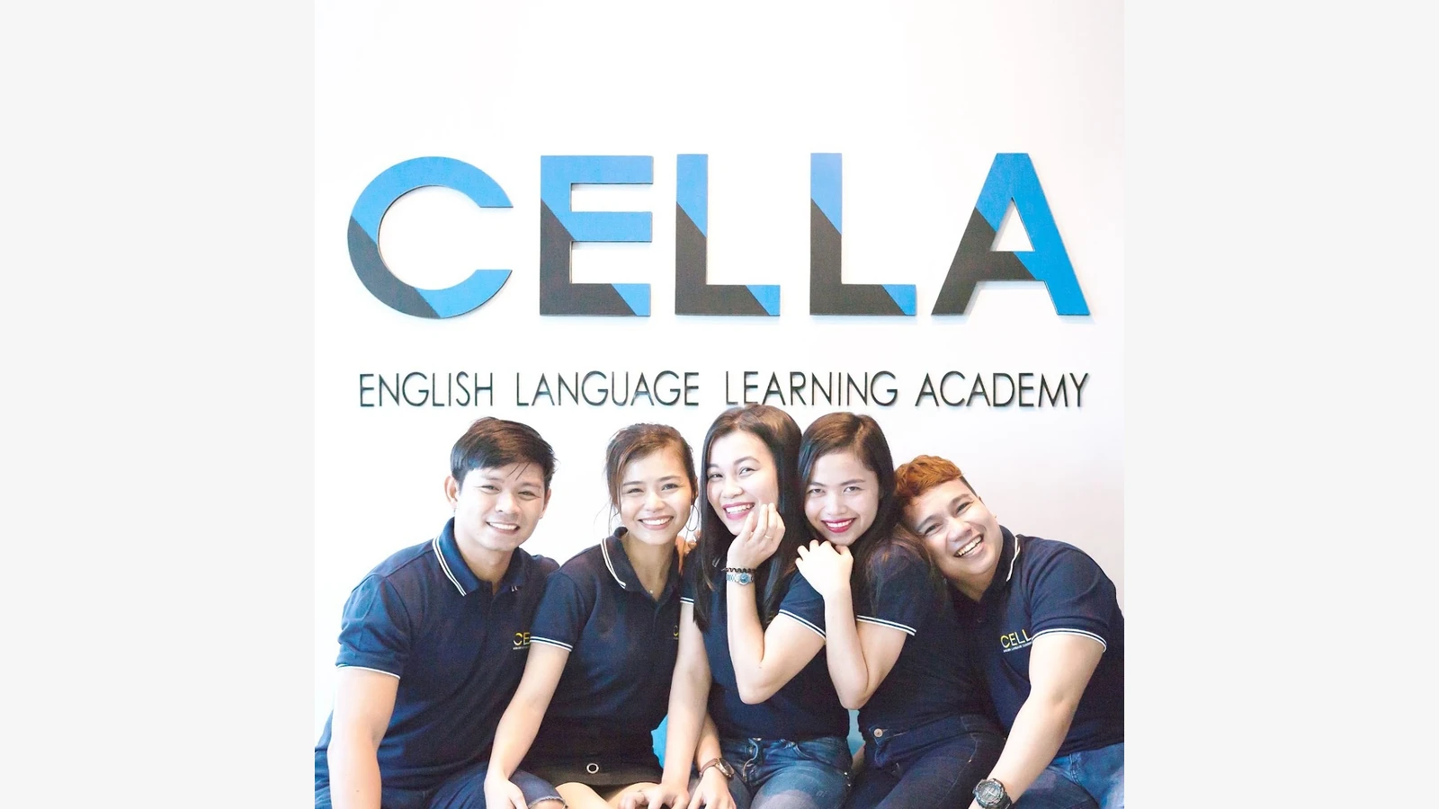 CELLA English Academy官方资料中的多国学生与工作人员合影