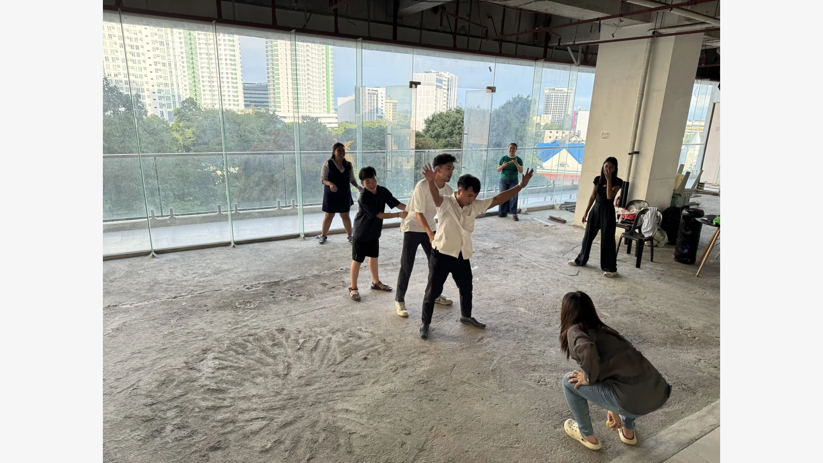 Cebu English School官方资料中的餐厅或供餐场景