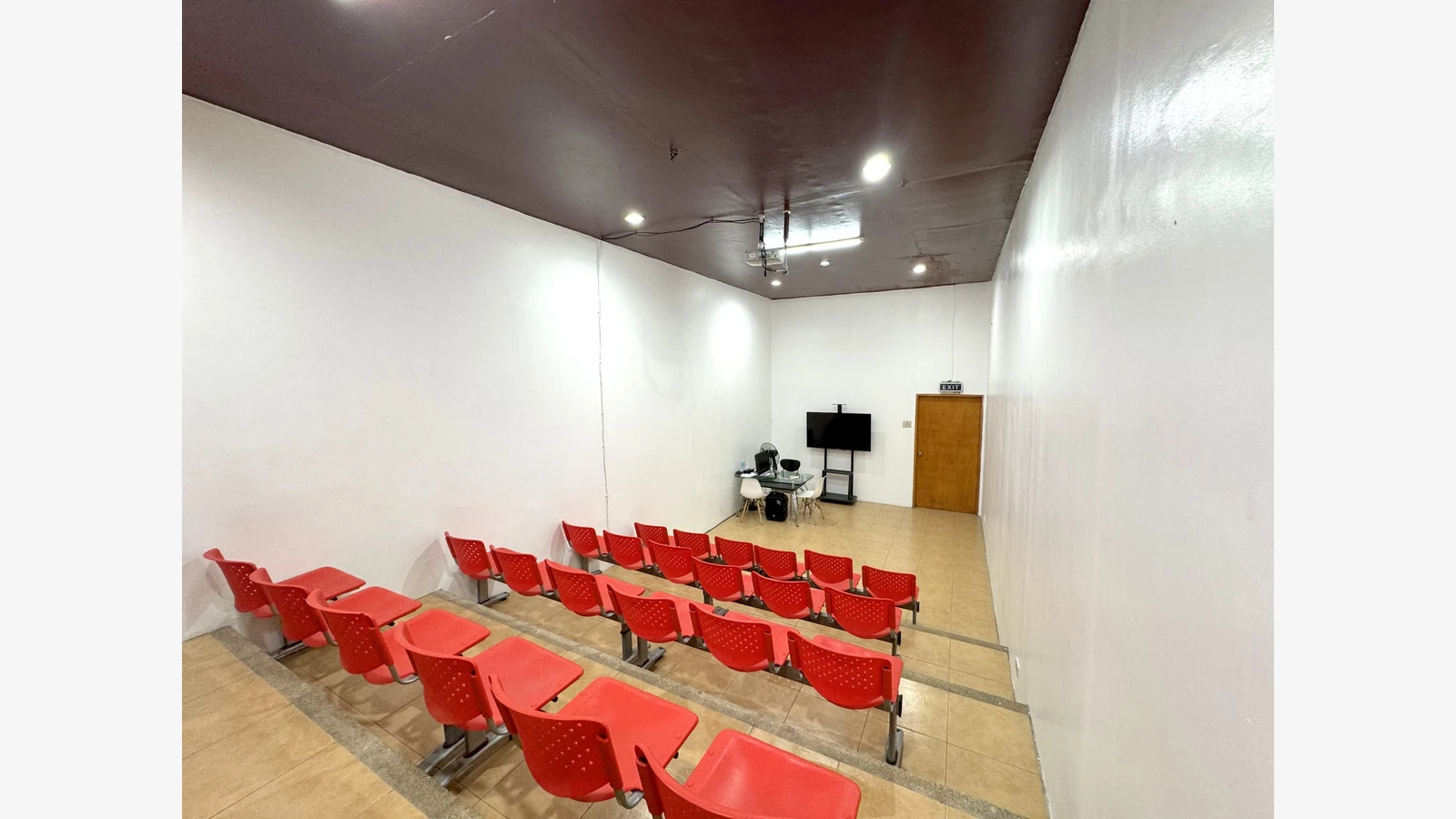 BTES English Academy官方资料中的校内说明会与集合空间