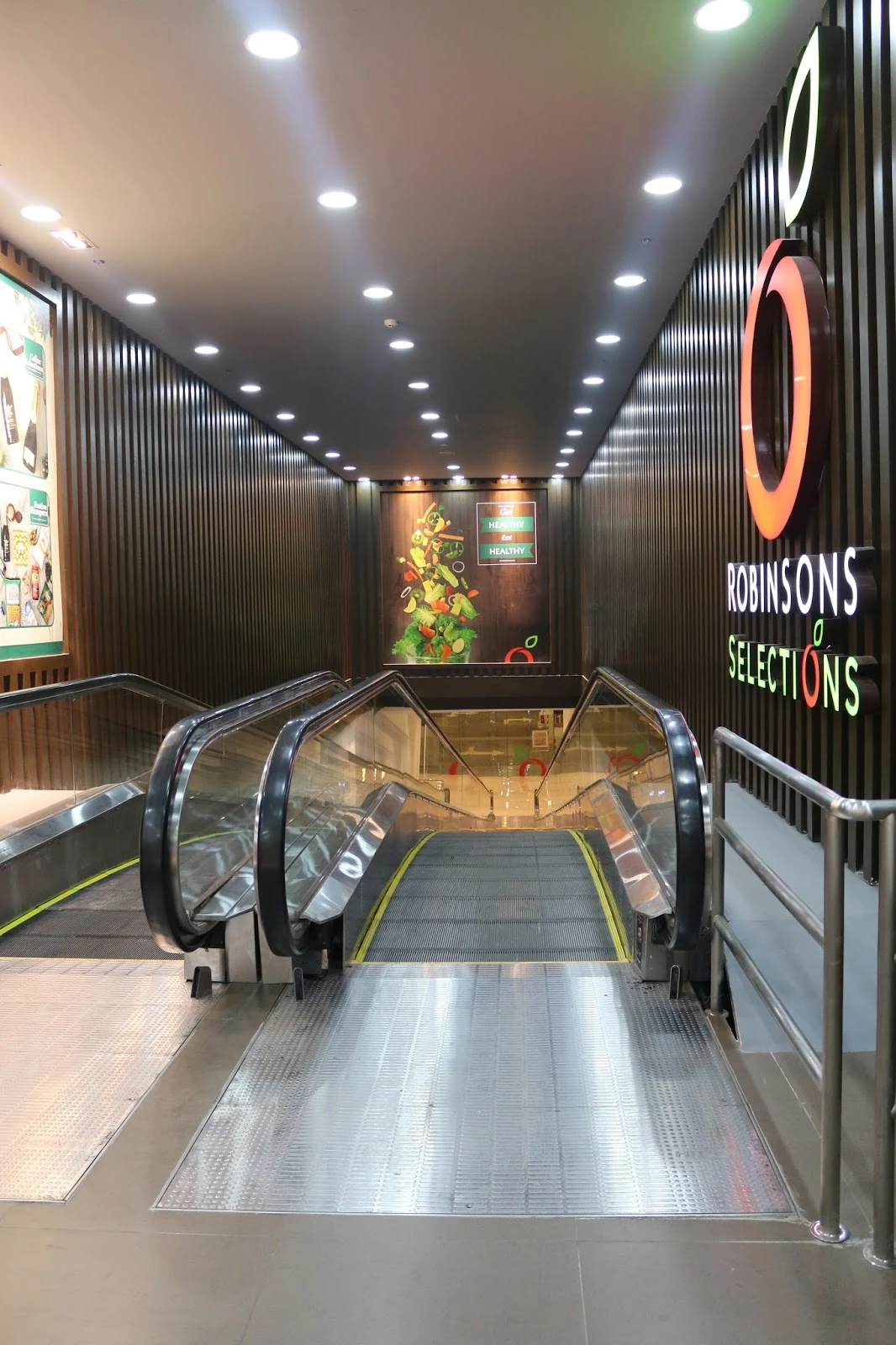 Robinsons Galleria Cebu通往超市的自动步道入口