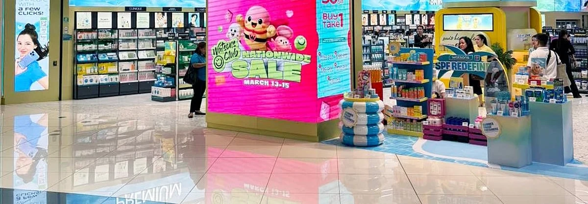 宿务Watsons店内护肤、个人卫生用品与顾客