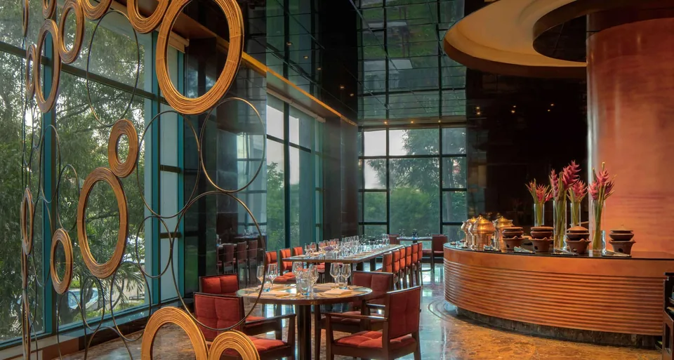 Radisson Blu Cebu的Feria餐厅