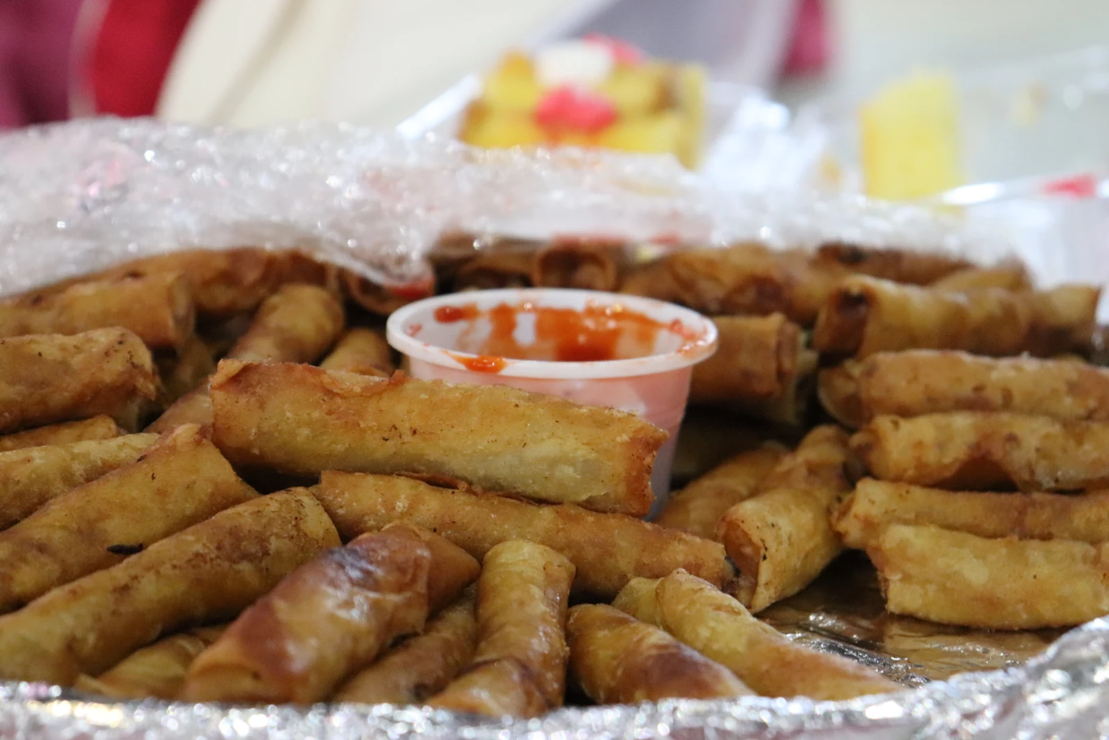 Lumpia炸春卷与蘸酱