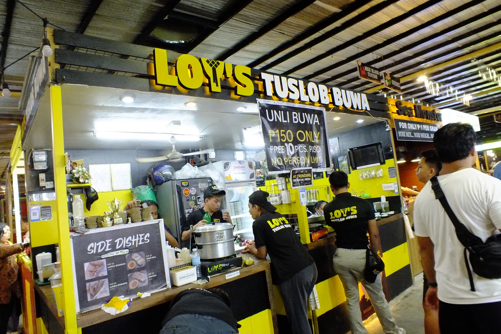 宿务Carbon Market的Tuslob Buwa摊位