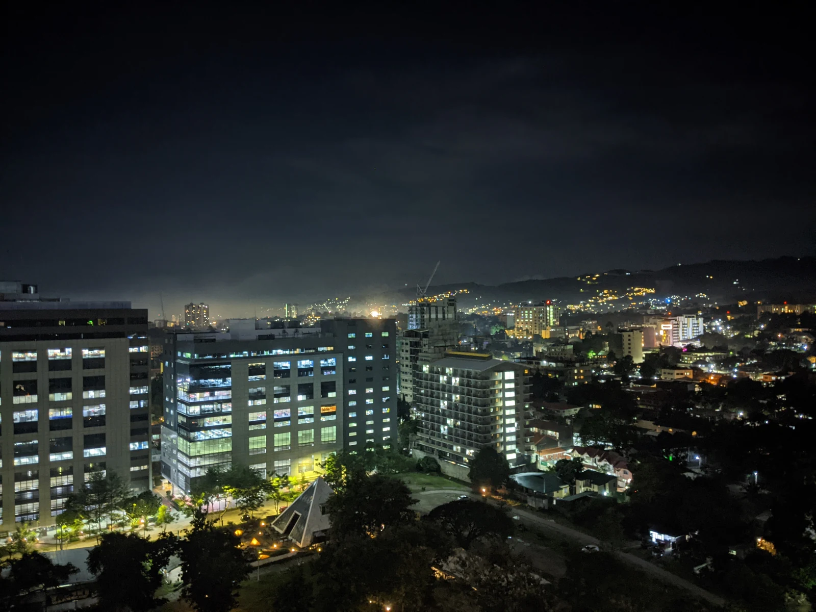 宿务IT Park的Garden Bloc夜景