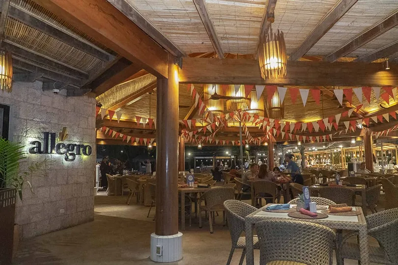 Bluewater Maribago的Allegro餐厅内部