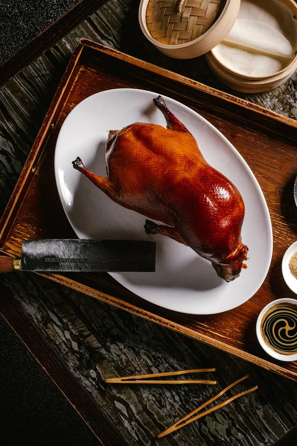 Mott 32的苹果木烤北京鸭,预订用餐时应另行确认是否需要提前订鸭