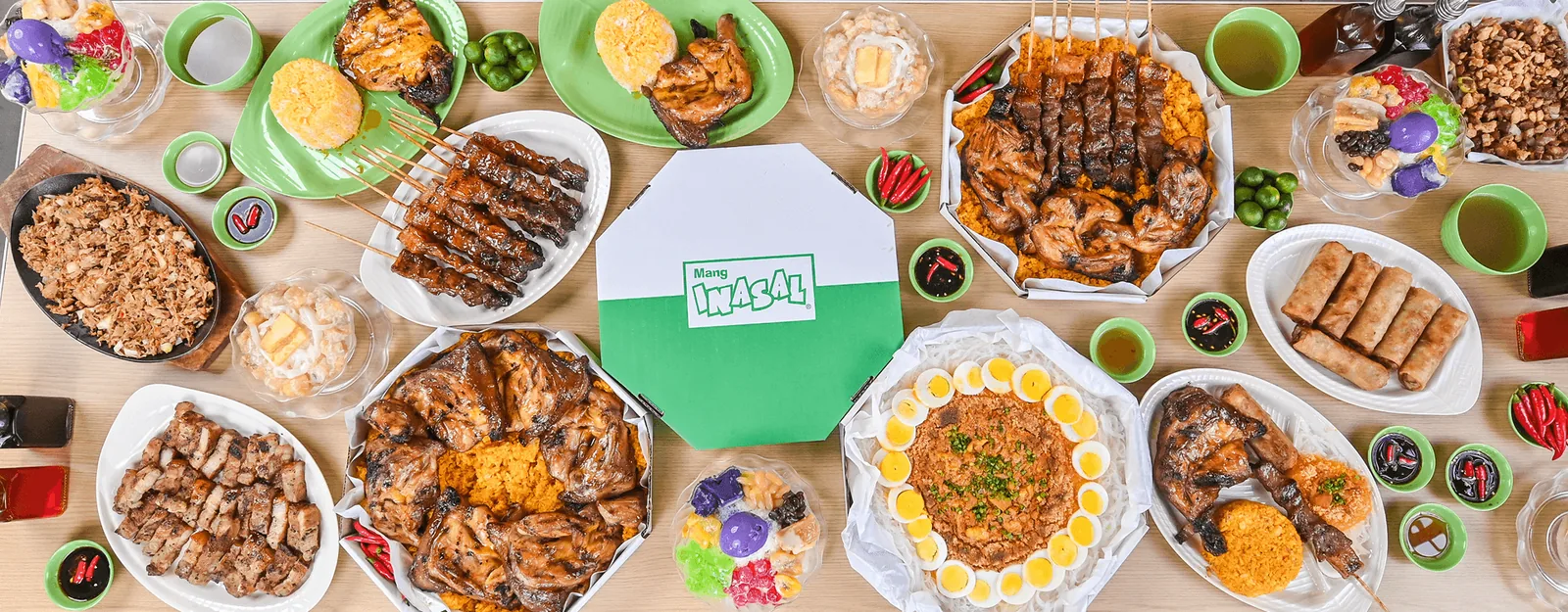 Mang Inasal的烤鸡与米饭套餐展示;可续加的内容应按所选套餐确认