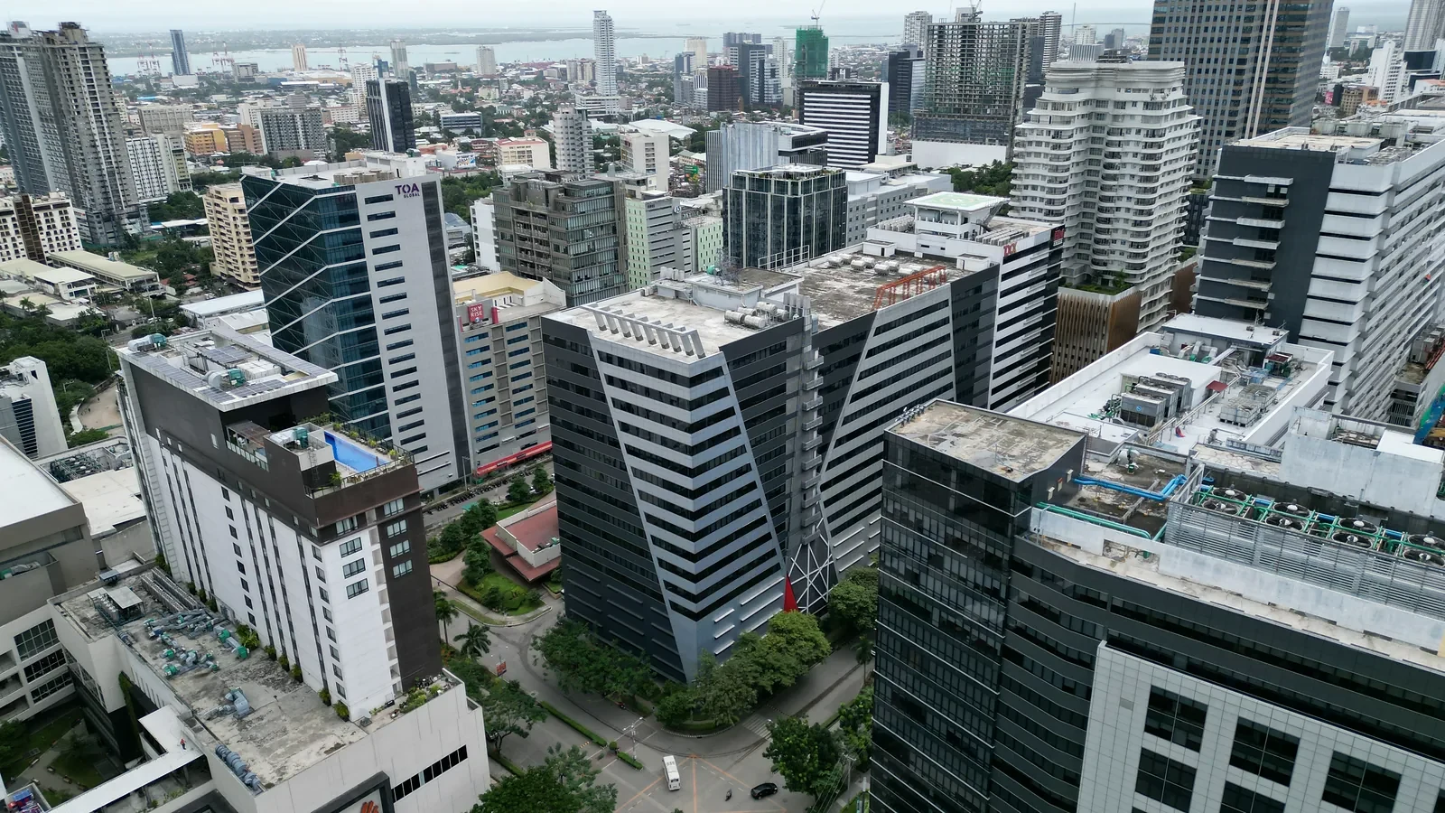 先把人群特点变成条件相关场景
