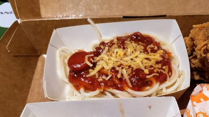 宿务Gaisano Country Mall用餐指南:午餐、轻食与外带怎么选:在Jollibee按食量和套餐内容来选