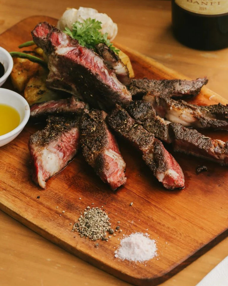 宿务Crossroads的Trattoria da Gianni:意面、分享菜与订位指南:多人用餐,以分享用料理为核心