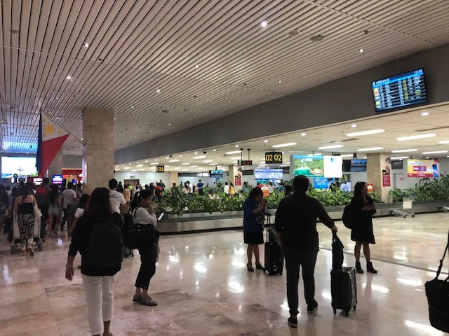 麦克坦宿务国际机场抵达和行李提取区域