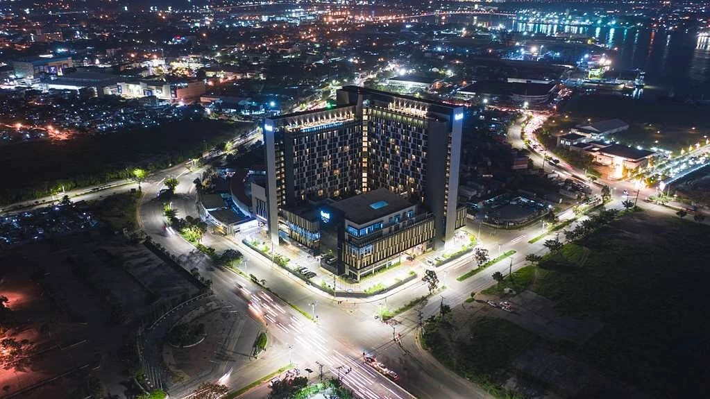 CLC Bai Hotel客房:豪华房的书桌、寝具与同住条件:学校相关图片