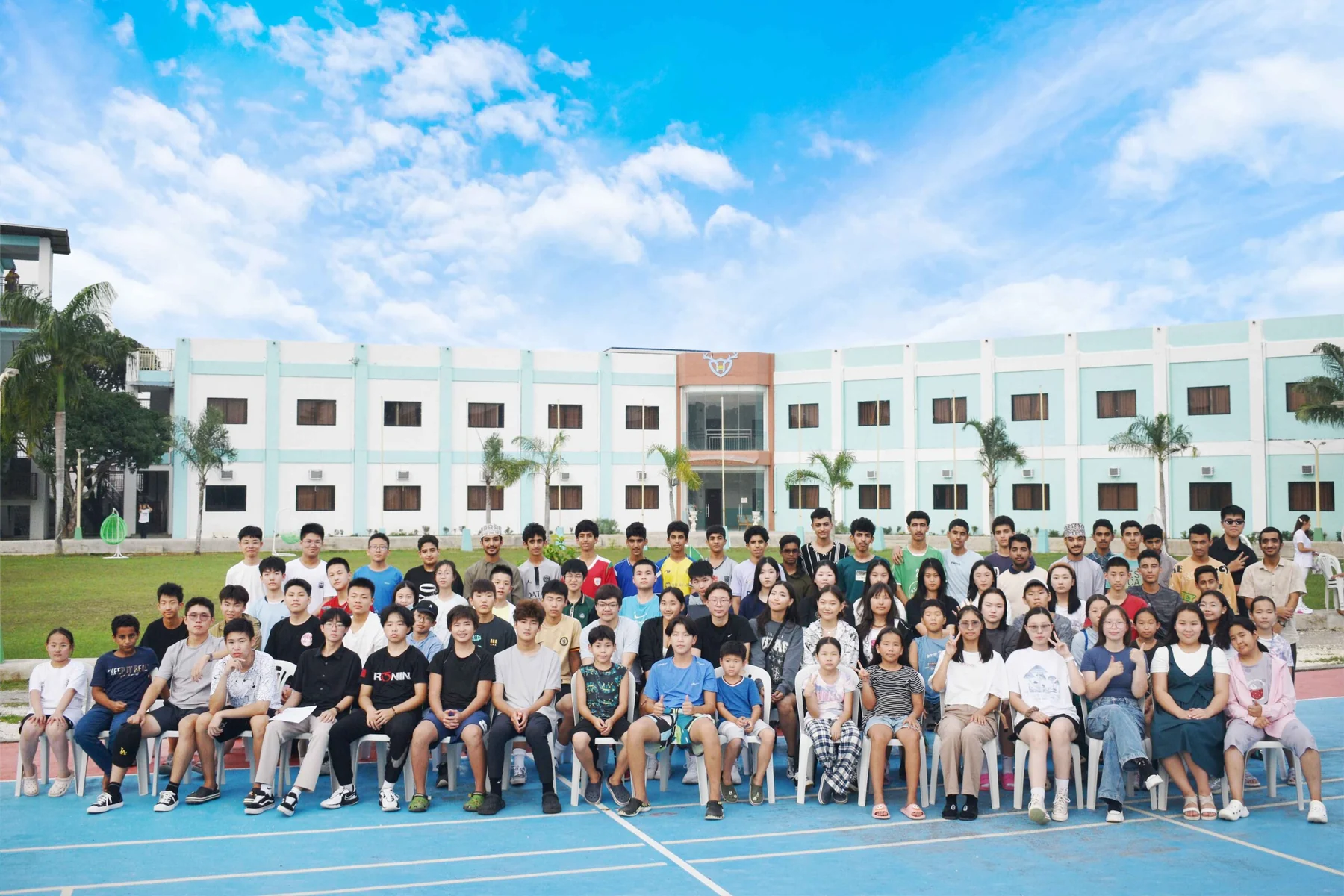 HLA的在校学生和工作人员实景