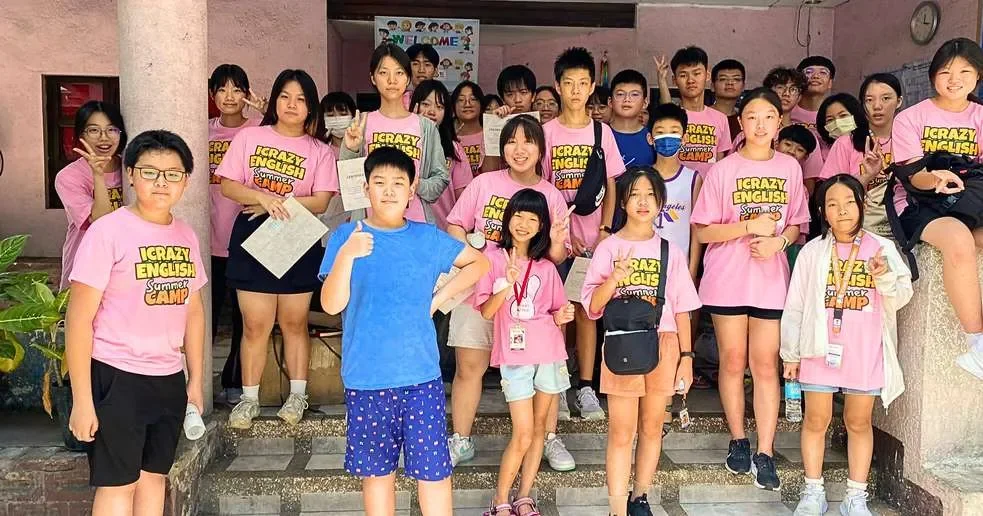 iCrazy时期青少年英语营学生的课程活动集合照
