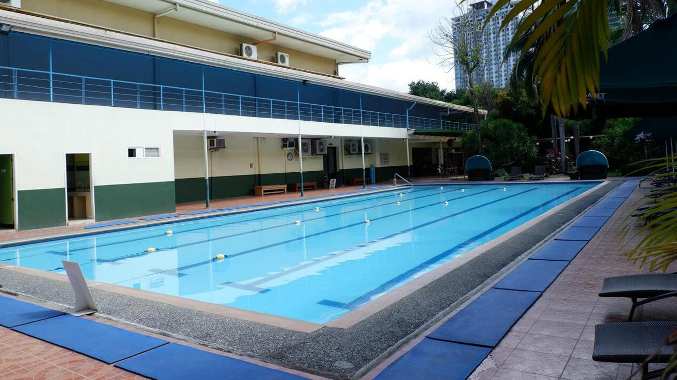 Holiday Spa Hotel 户外游泳池