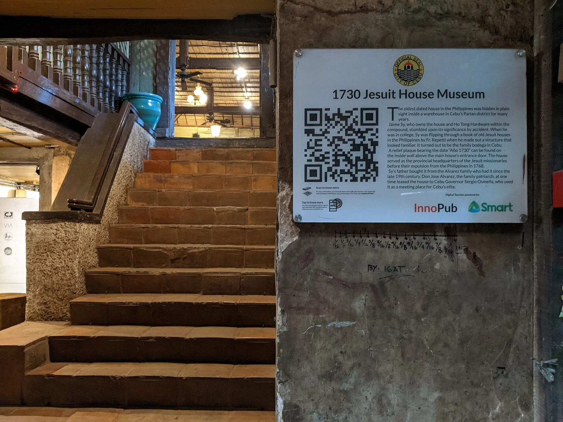 1730 Jesuit House Museum 入口楼梯与说明牌