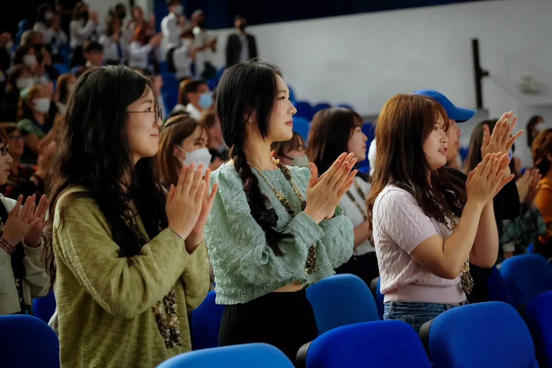 LCIC校内活动中的学生观众