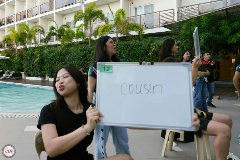 CIA麦克坦校区的学生反馈：交流机会与严格管理并存相关场景