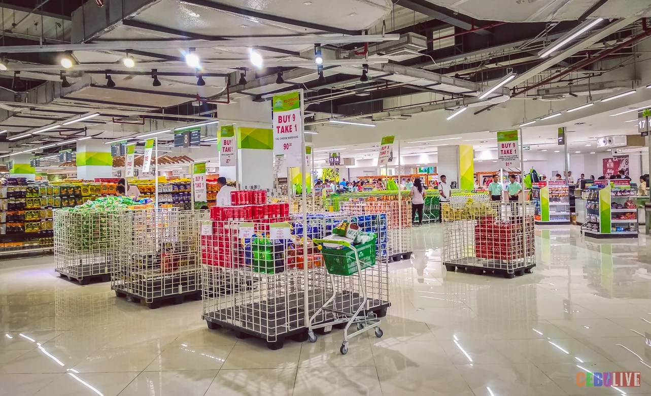 Metro Ayala超市促销商品区和购物车