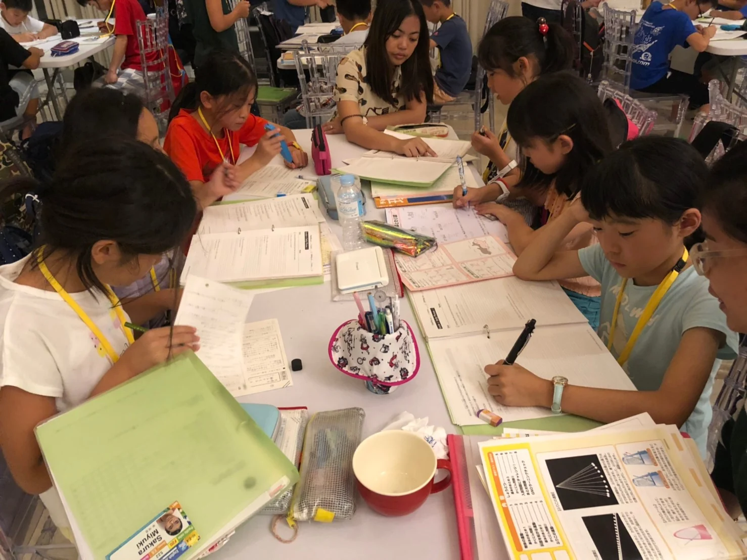 First English Global College与「按孩子速度测试」相关的学校、学习或校园生活场景