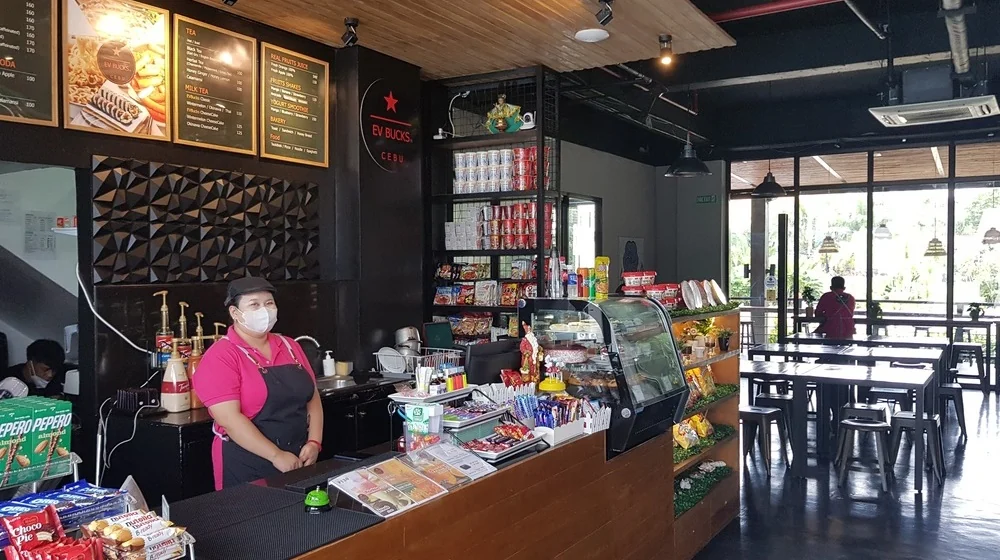 EV Talamban校区的每日三餐与咖啡店：便利，但口味评价不同相关场景