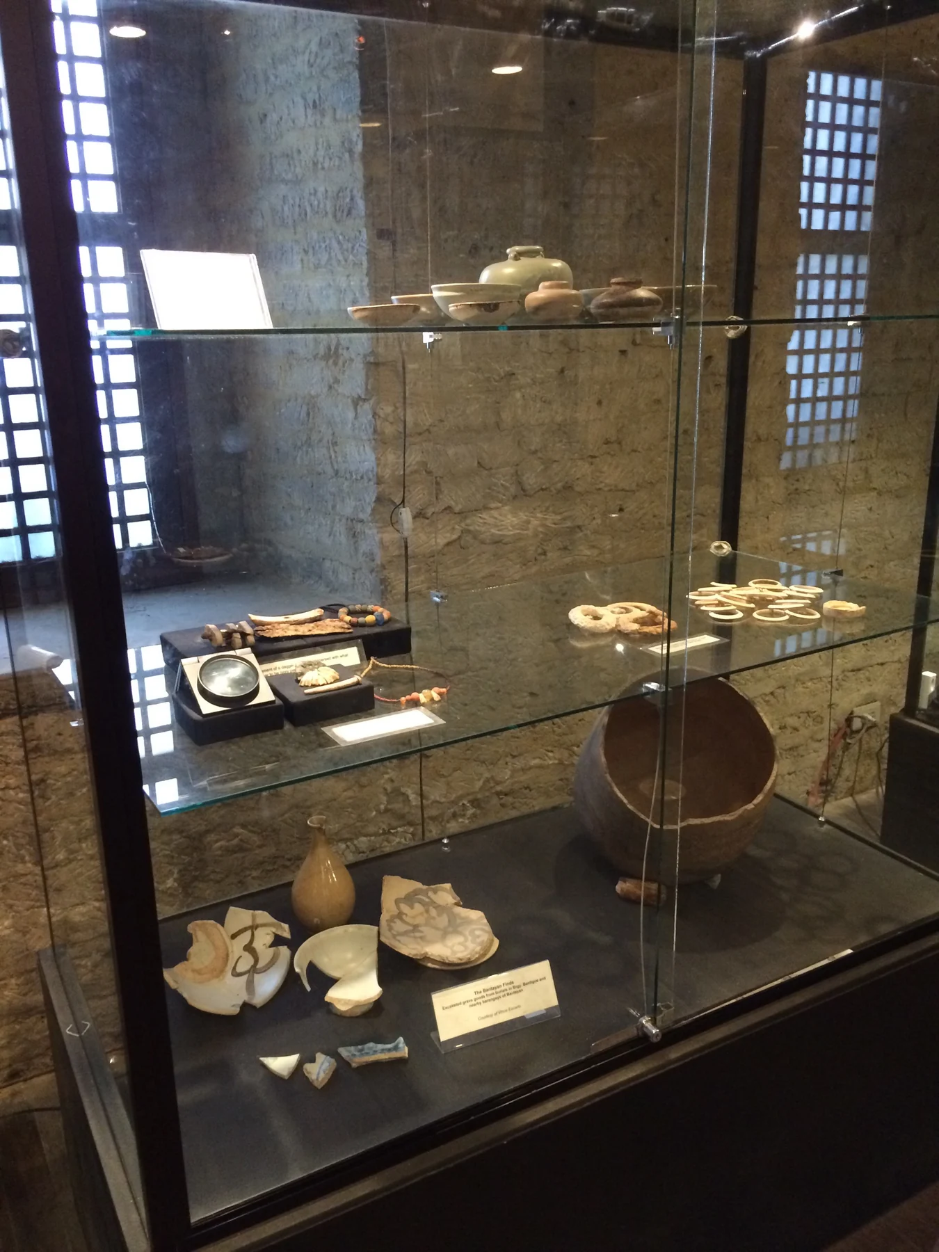Museo Sugbo 陶瓷与考古文物展柜