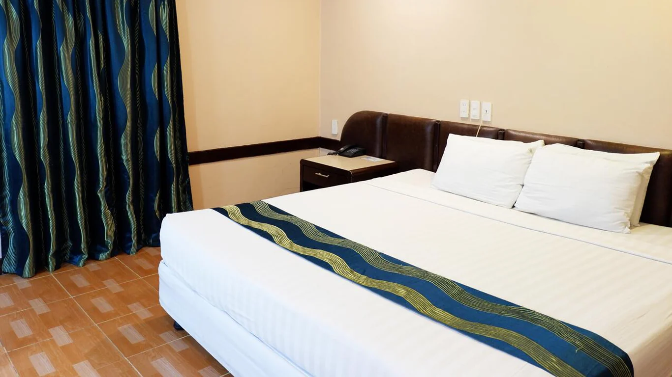 Holiday Spa Hotel 客房与双人床