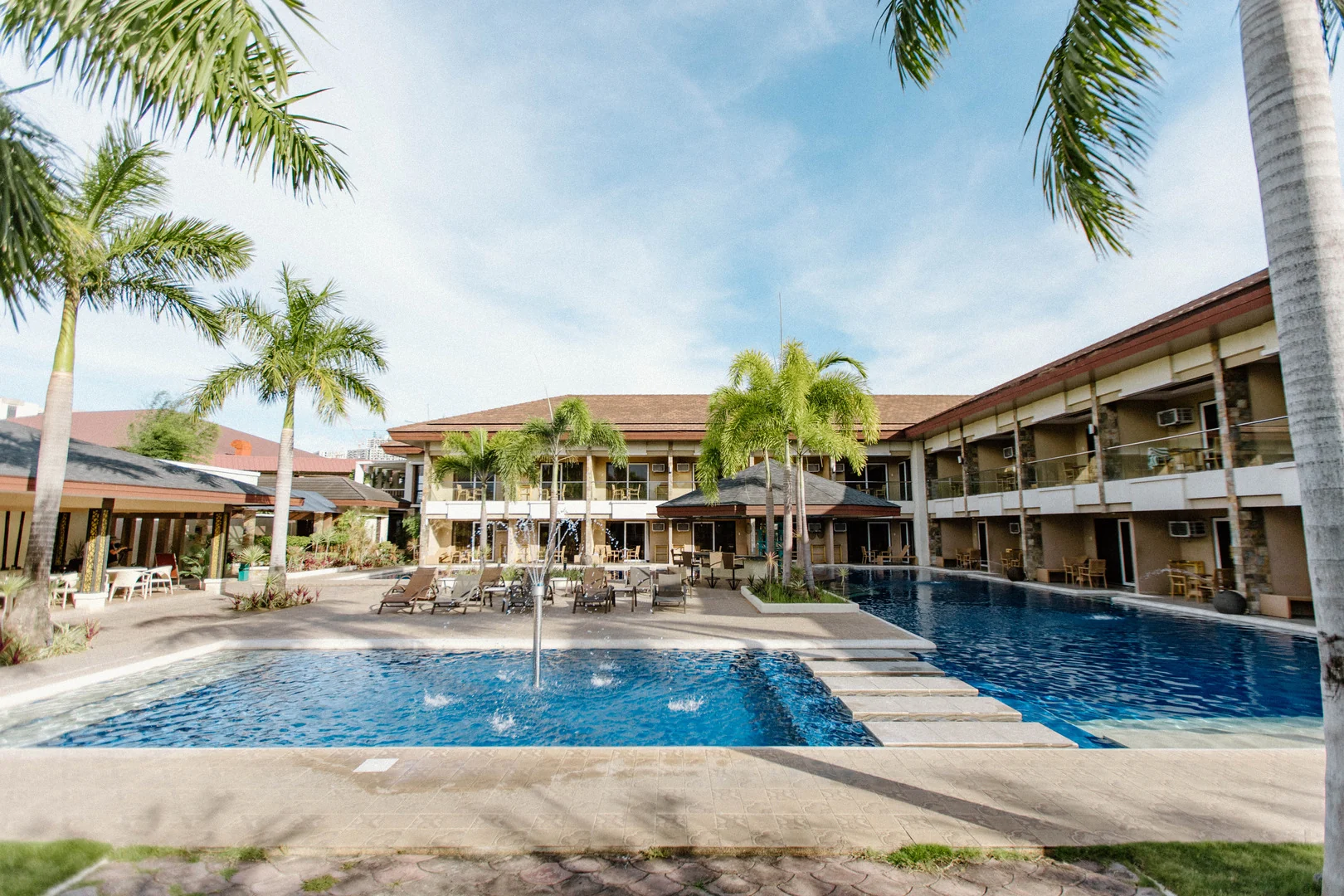 Cebu Westown Lagoon 南翼客房前的泳池