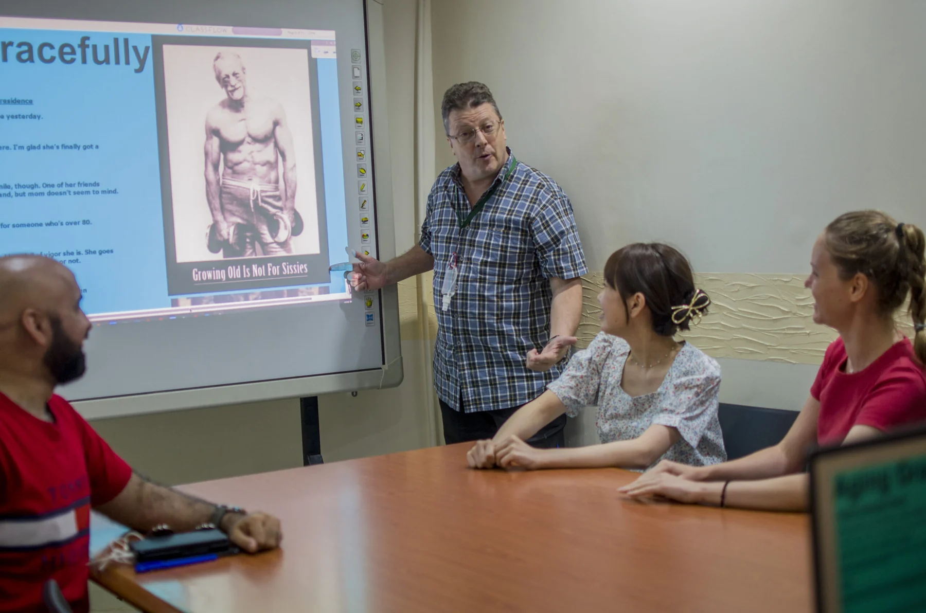 Genius English与「学校外费用另算」相关的学校、学习或校园生活场景