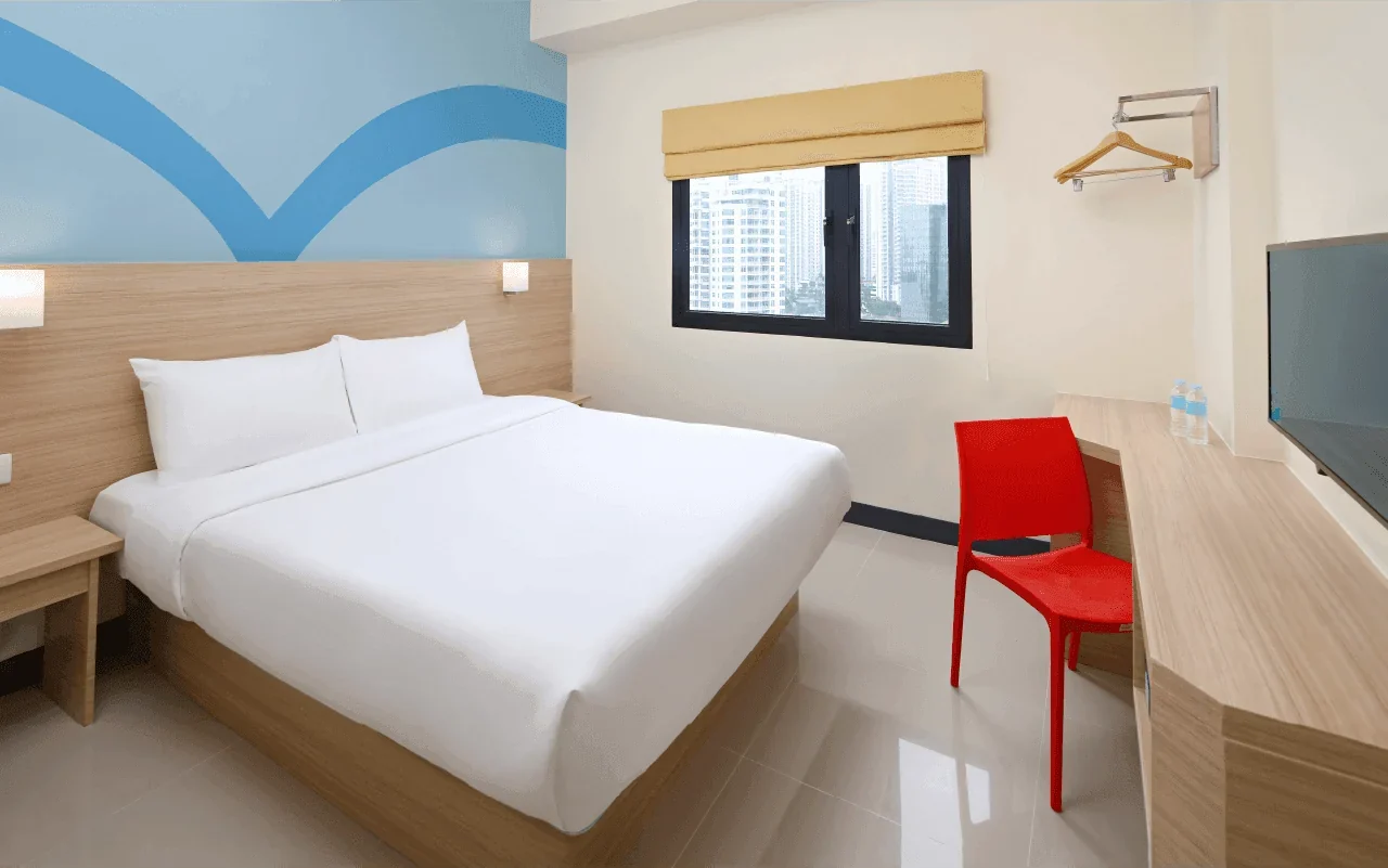 宿务商务园区Holiday Inn与Hop Inn:全服务酒店与简洁经济型对比