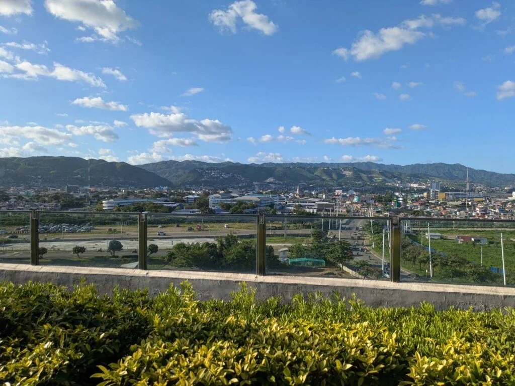 Curious World Academy Mabolo校区的抵达宿务后的交通与接送相关场景