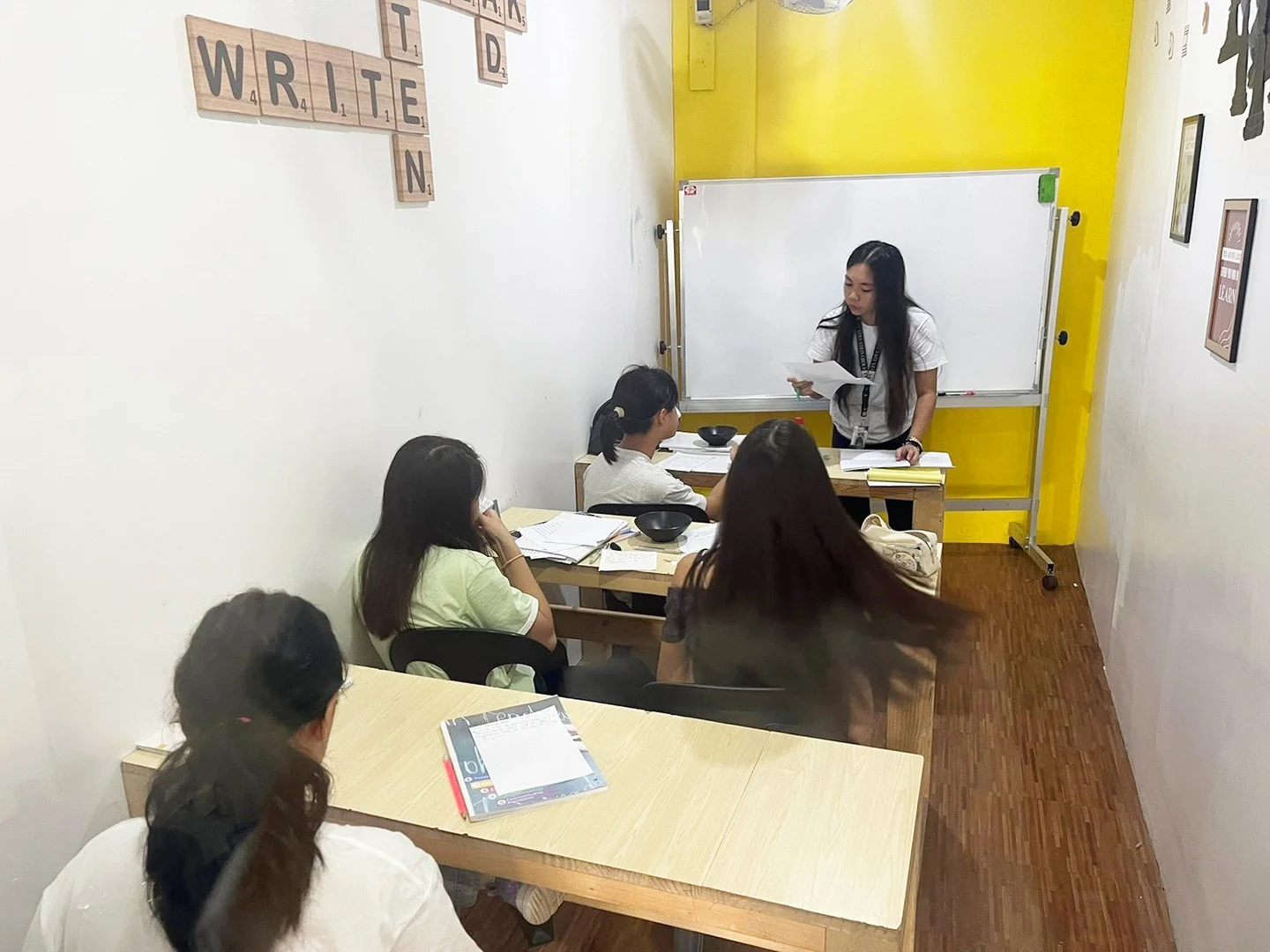 IU英语学院与使用印第安纳大学英语学院的通用英语信息的实用核对方法相关的菲律宾校内实景