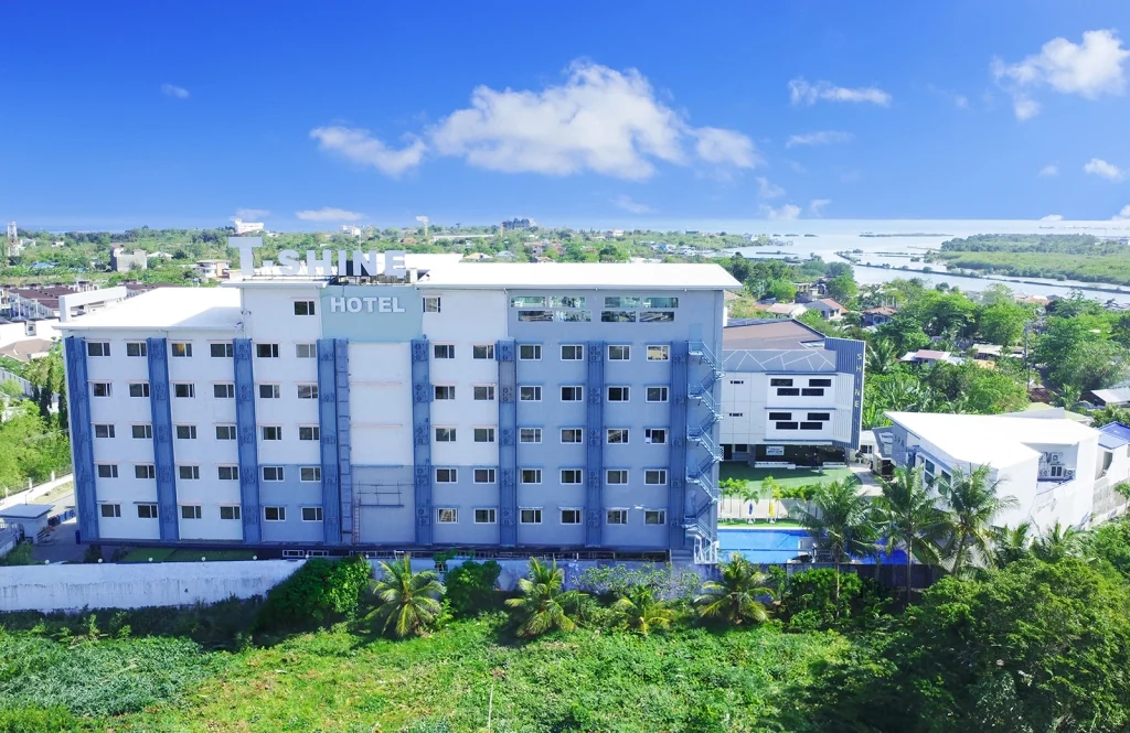 Joyful Education与出发前再次确认预订快乐教育旧校舍的学生抵达及接送确认信息相关的菲律宾校内实景
