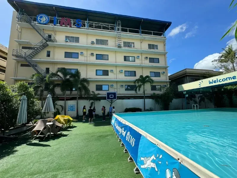 IMS Academy 校园泳池与户外空间