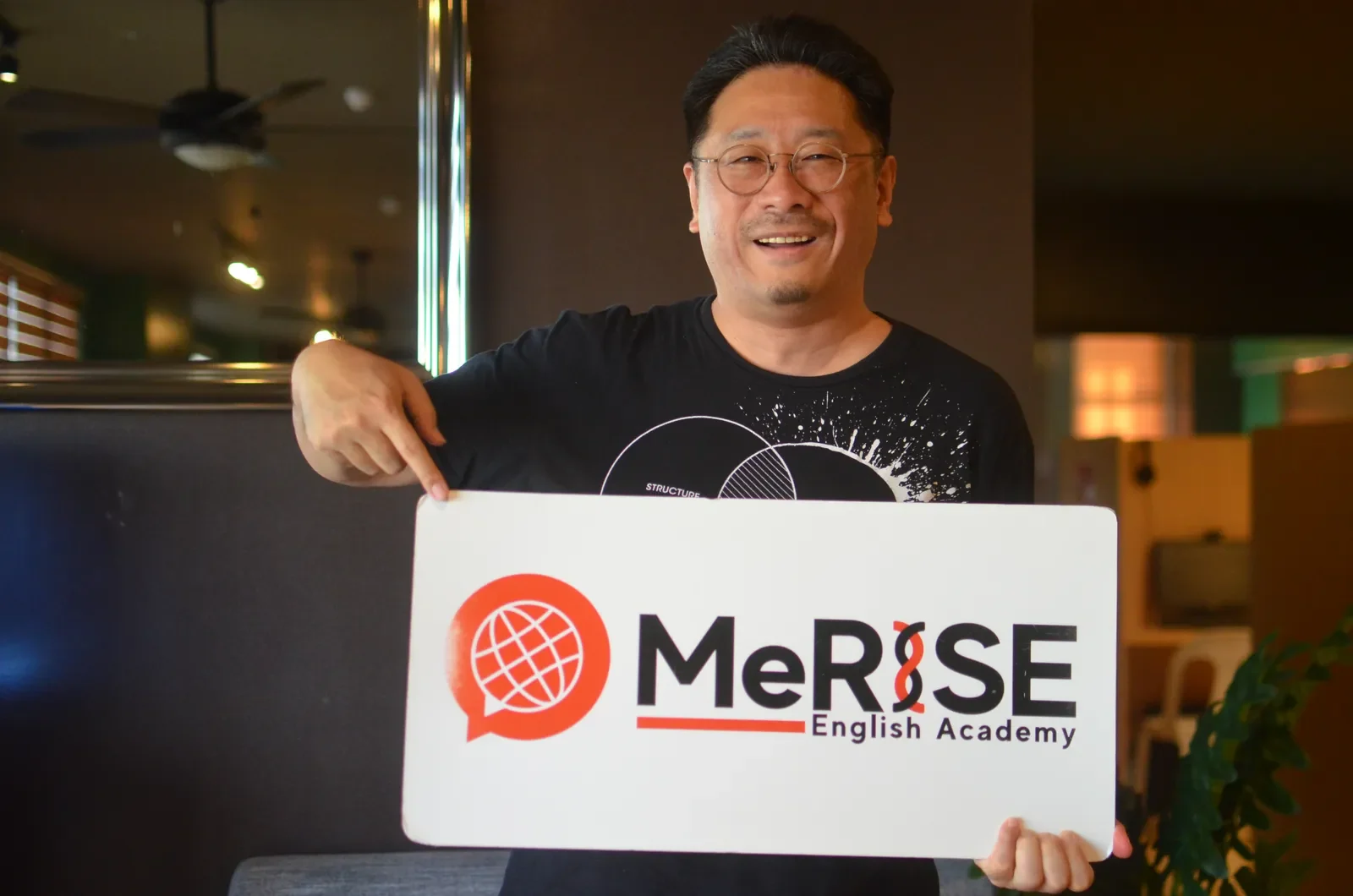 MeRISE工作人员在校内咨询空间