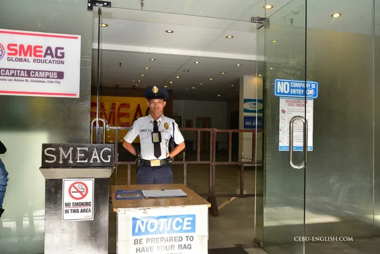 SMEAG Capital校区的门禁、外宿与周末活动相关场景